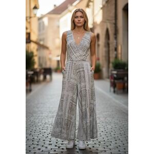 Lilyful Melody Printed Jumpsuit Grey Paisley Wide Leg V-Neck NWT Size L